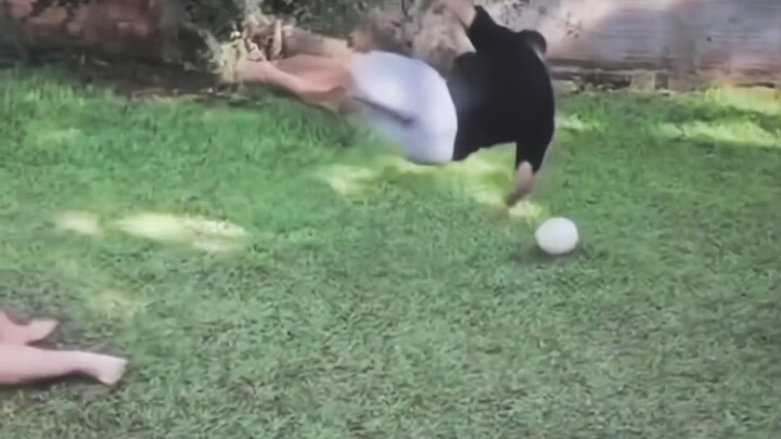 Di seluruh dunia sepak bola, ini juga benar-benar bikin geger!