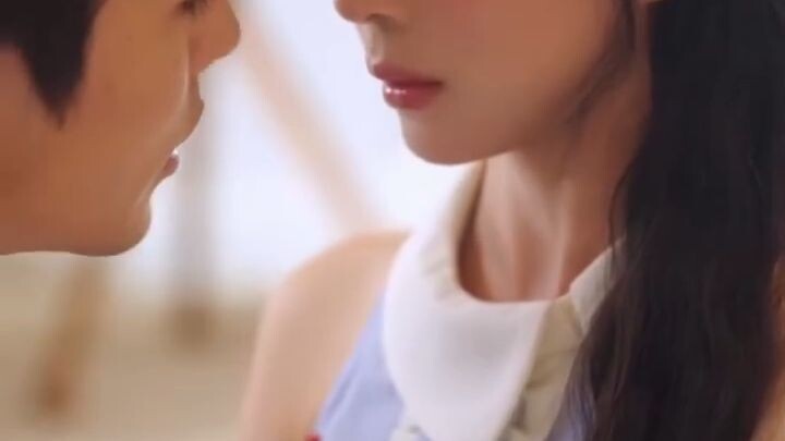 Aku jatuh ke jurang dan bertemu dengannya saat aku sedang memanjat langkah demi