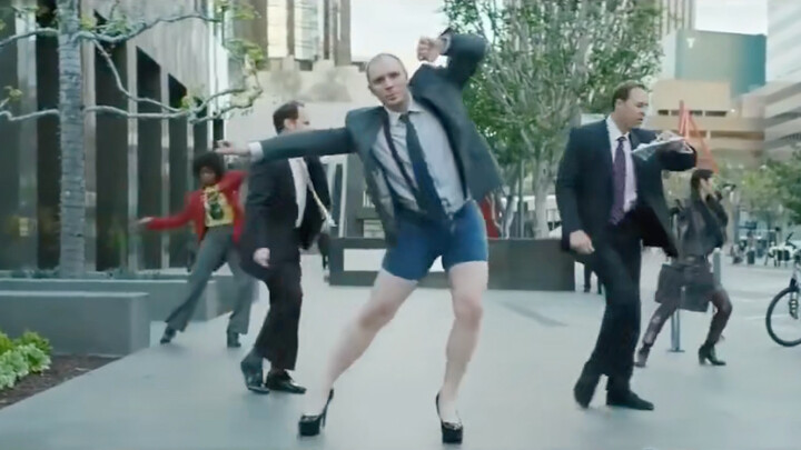 This strut would make waves in China!