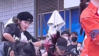 Kwon Soon-young khiến người hâm mộ bối rối khi chọn quần áo! 【Roadshow HOT-SEVENTEEN】Kwon Soon-young