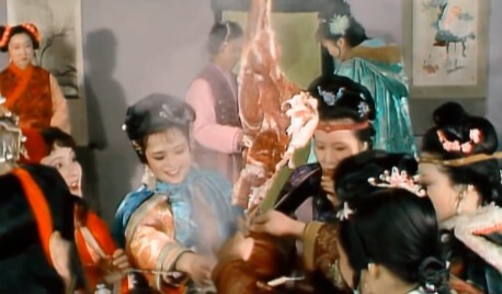 Wanita yang sama makan daging rusa: versi baru VS versi lama, versi baru berfokus pada tawa