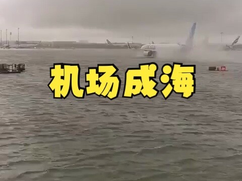 Sân bay Dubai hóa thành cảng biển, máy bay lướt xuyên qua làn nước