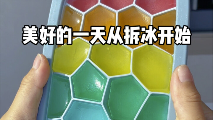 Wah wah wah 😍 Ini pasti es americano pelangi yang hanya bisa diminum oleh bidadari!