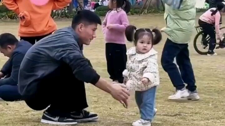 بالطبع الفتيات يحببن الأشخاص الوسيمين #ما مدى جاذبية صغار البشر