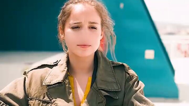 The girl who got the holy object not only gained a new life, but also gained super powers.