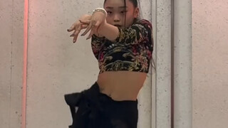 She's such a great dancer! An 11-year-old Japanese girl with 4 years of dance experience performs ME