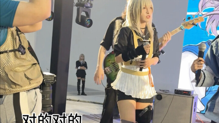 She actually managed to sync up with the band.