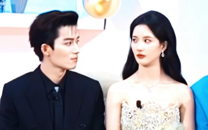 [Wang Xingyue×Liu Xening] I bumped into this couple by accident. Why are you always looking at them?