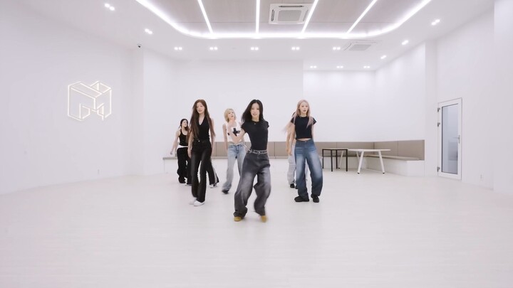 ARTMS Born Stunner Official Dance Practice