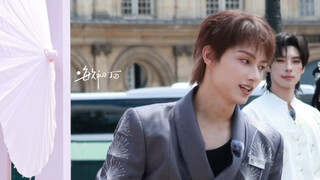 When the absolutely authoritative and powerful dancer dances in front of you, even the hair can cont