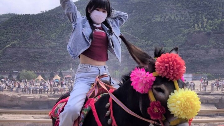 Fourth Sister took Index on a little donkey ride~