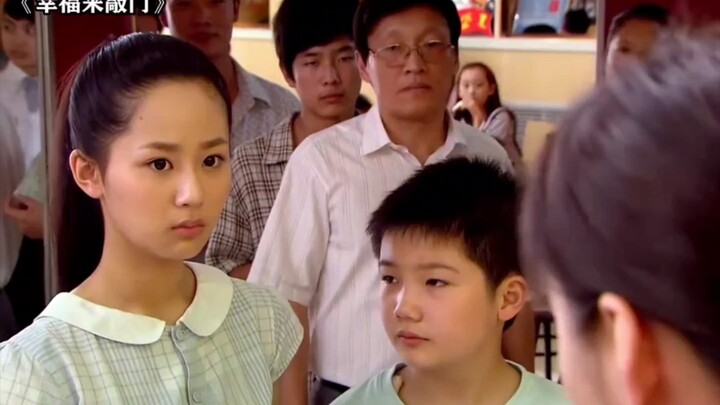 Dù không có quan hệ huyết thống, mẹ kế vẫn gánh vác trách nhiệm của một người mẹ ruột.