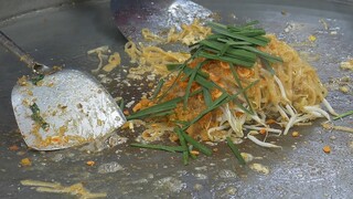 Pad thai (Thai stir-fried noodles) | Thai Street Food