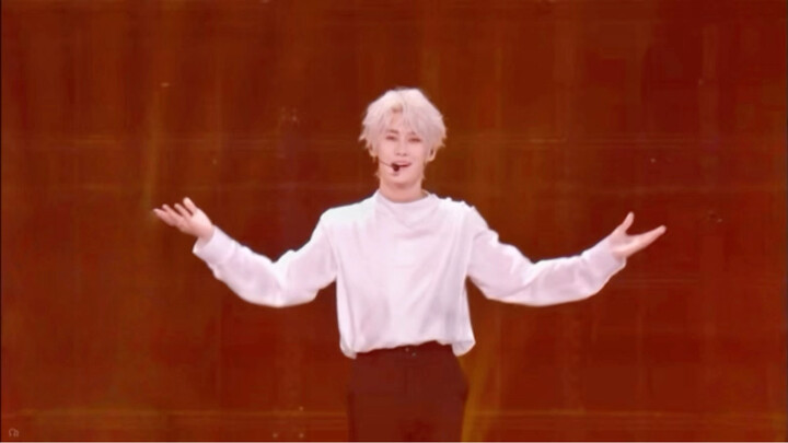 Dua penampilan tarian girl group oleh Zhang Ge Bai Mao benar-benar favoritku; Zhang Ge menari dengan