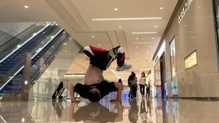 Bboy舞者在商场街舞放大招 HR浩然