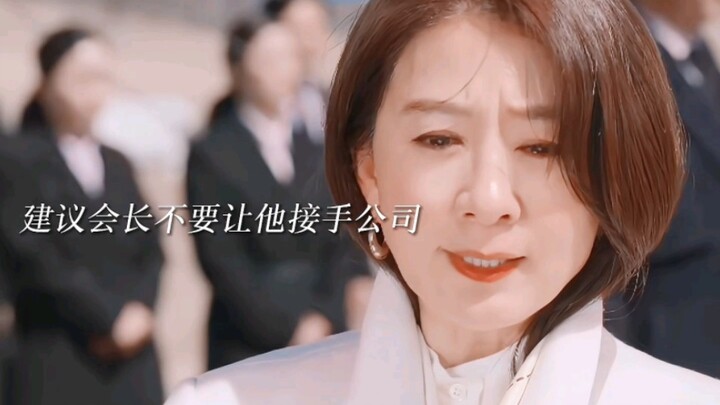 مسلسل كيم هاي-ري الجديد قادم! موظفة تتعرض للاعتداء من قبل رئيسها، فتختار القفز من المبنى لتنتحر. لكن