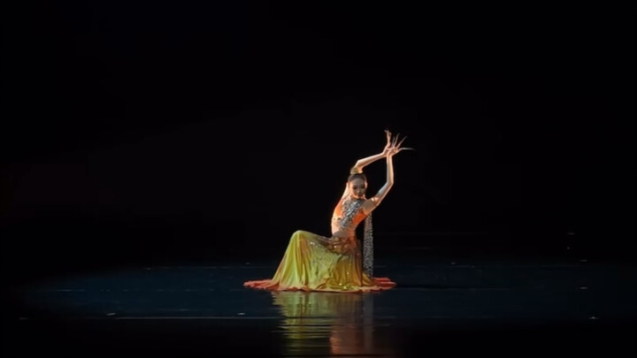 Dai Solo Dance "Blooming Lotus" — Beijing Dance Academy