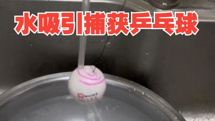 Mengapa aliran air bisa menarik bola pingpong?