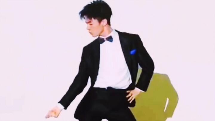 Fang Shujian in a suit, jazz performance with dual cameras, "Play That Funky Music" – Shanghai Conse