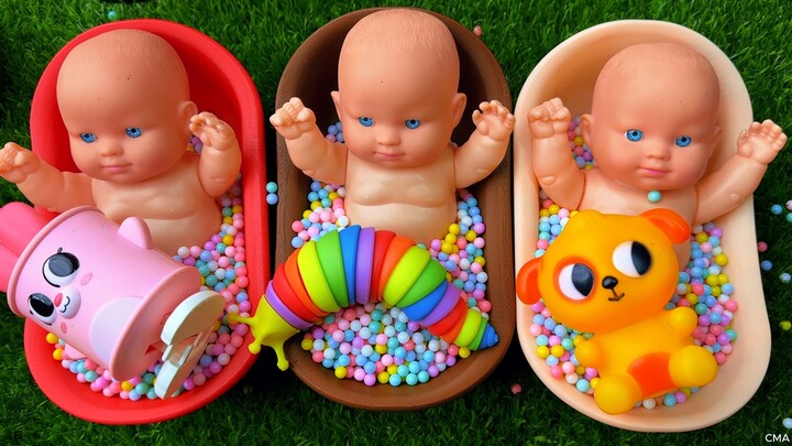 Oddly Satisfying Baby Bathtub ASMR | Color Balls Relaxation.