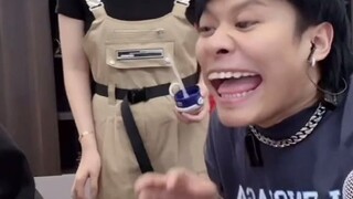 เมื่อเซียวหยางได้ยินเรื่องการต่อต้านการล้ม เขาก็รู้สึกตื่นเต้น