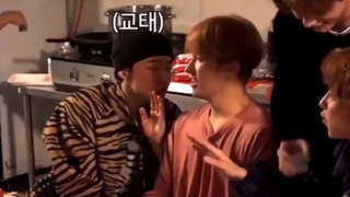 【كوان شونرونغ】الهامستر المخمور قبّل دي كيه، هاهاها