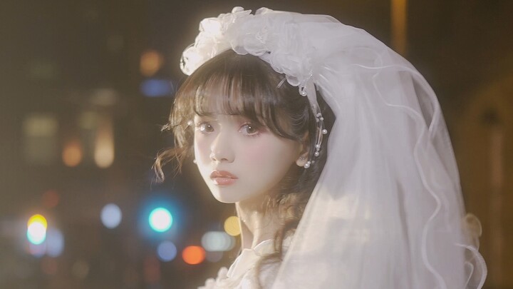 As the suspenseful sound rings out, your girlfriend makes her debut – 4K