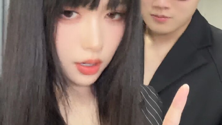 Capek banget rasanya jadi perempuan karier sukses! Dengan 500 ribu pengikut, aku undi satu iPhone 16