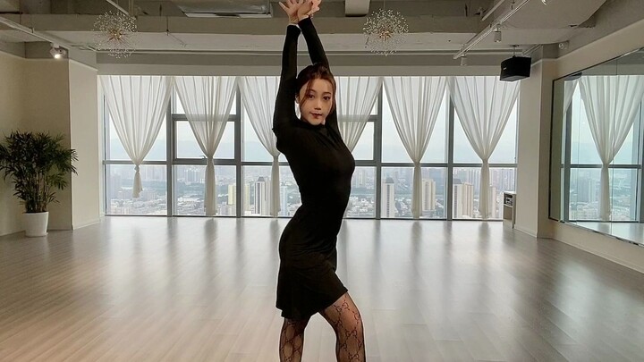 This is my first Latin dance video. I hope to get your encouragement and support. Remember to like i