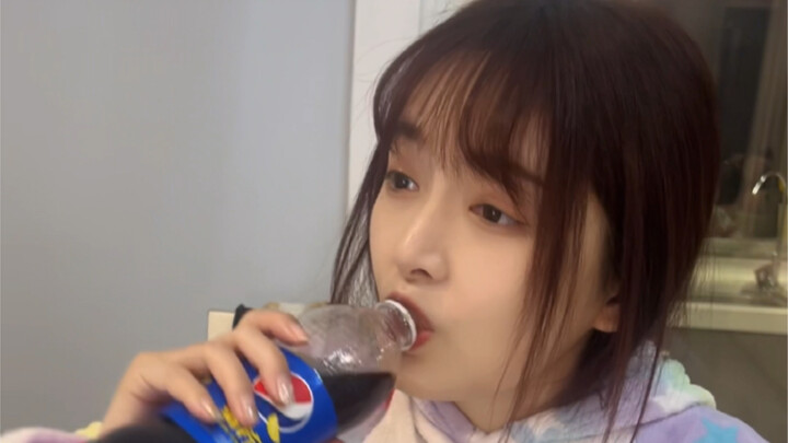 长见识了，第一次知道泡面还有鸳鸯锅！