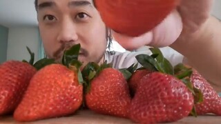 ASMR SWEET & JUICY STRAWBERRIES🍓