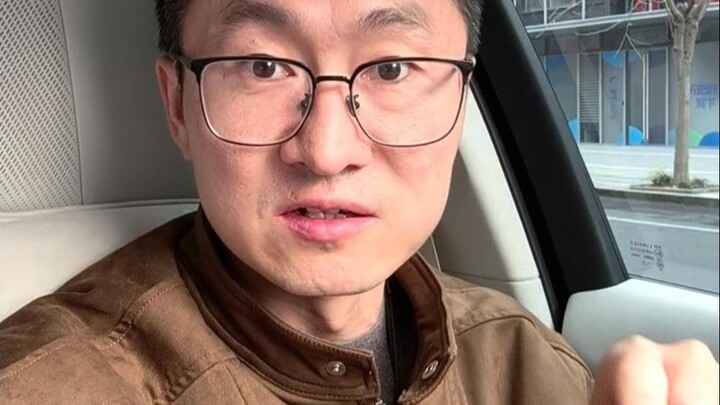 أصحاب سيارات الطاقة الجديدة، انتبهوا جيدًا ولا تدعوا السيارة تصطدم بالبطارية أو بخطوط الجهد العالي…