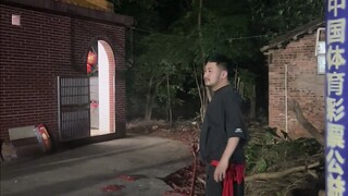 《酷男人从不回头看爆炸》