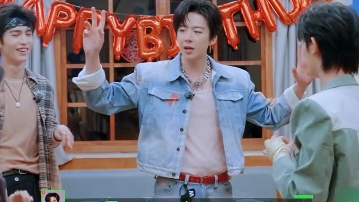 Watch how Ding Chengxin clears the dance floor