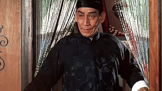 “向你走来的是香港武打片鼻祖 在世黄飞鸿 一生为国为民 真正的侠之大者 爱国艺人 关德兴”