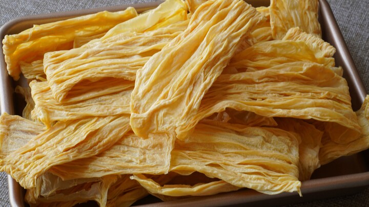 1 bowl of soybeans + 3 bowls of water: Make homemade tofu skin at home—simple, safe, and free of add