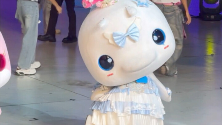 No wonder she’s the bouncy, leg-powerful princess.