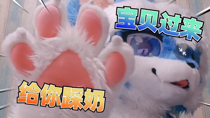 The beast really wants to knead with its paws~~