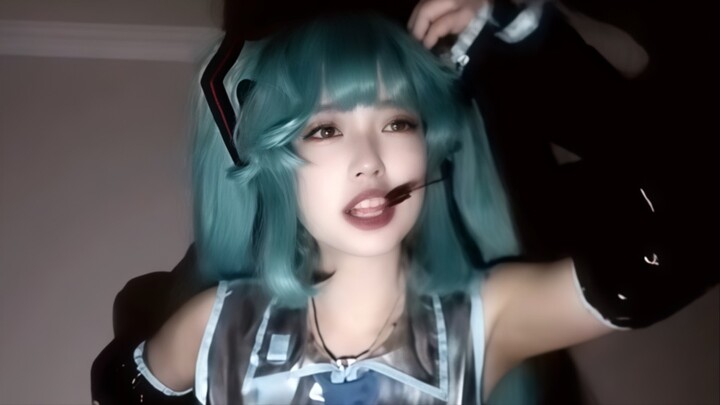 I love Miku, pls don't pay attention to my armpits😩