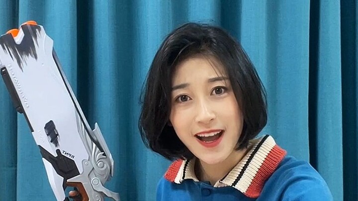 Try out Overwatch's "BLEACH Hellfire" soft bullet toy, the ammunition is bigger than a pigeon egg