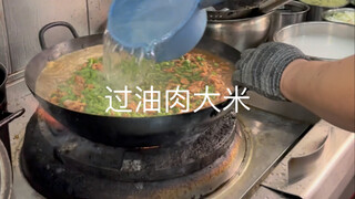 Shanxi Jincheng specialty food [fried pork rice] is a local favorite, and it can be found in the str