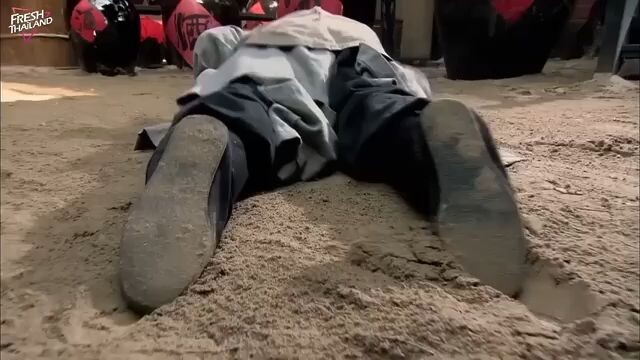 อันธพาลรังแกหนุ่มเมา แต่ไม่รู้ว่าหนุ่มคนนี้คือ