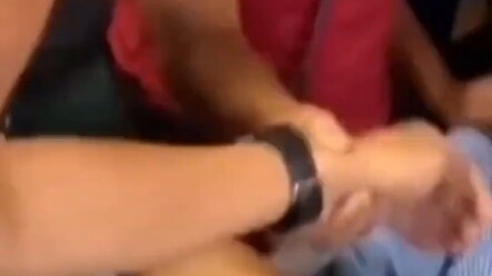 Theo lý thì trong hoàn cảnh này không được cười[doge]