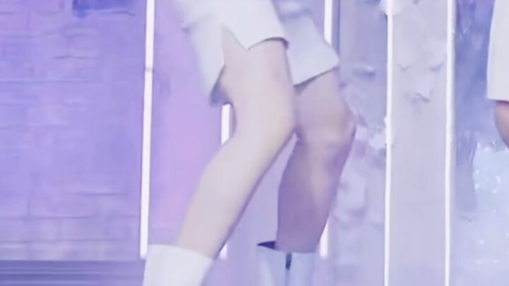 【TXT Choi Ranjun】Straight shot of the male idol’s calf that became a hot topic on Korean Internet