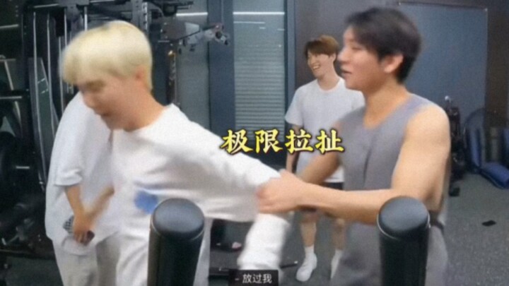 [ฟูเซิ่งกวาน] ช่วยเซิ่งกวานที! การบังคับให้ออกกำลังกายของพี่ชว่ายกับการล่อใจด้วยอาหารจาก DINO ทำให้เ