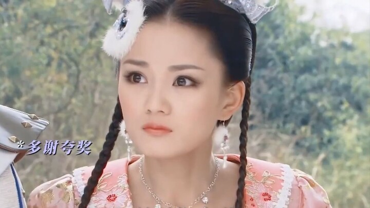 Ngay khi thấy Bạch Tuyết, Tiêu Phong lập tức trở thành một kẻ yêu đương ngốc nghếch; dù anh ấy trông