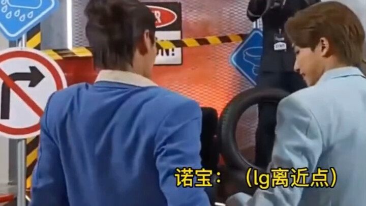 #TìnhYêuTrongKhôngKhí# Trong phim ngoài đời khác nhau quá, cười chết!