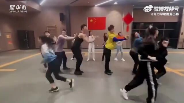 I won't even watch Jin Boyang's skating if you're not there—I feel so bad for your neck!