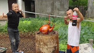 Gà Nướng CôCa Úp Thùng Phi - Liệu Món Ăn Lạ Này Có Ngon Như Lời Đồn