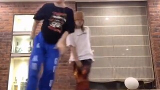Hu Yetao dances to "Yummy"